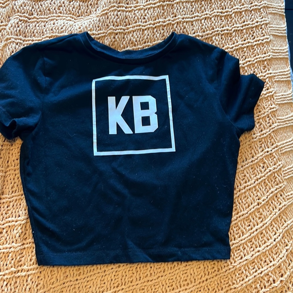 Kane Brown crop top